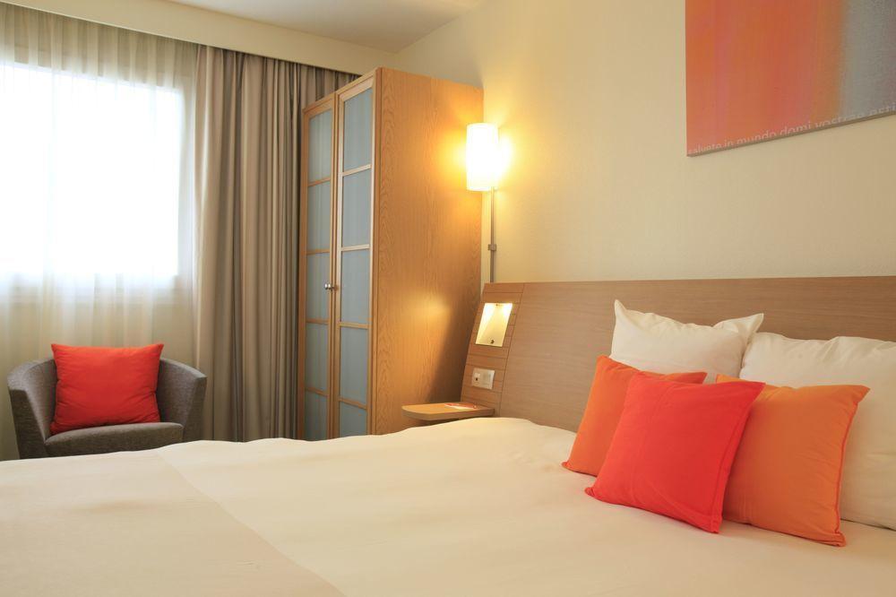 Novotel Nantes Centre Bord de Loire Extérieur photo