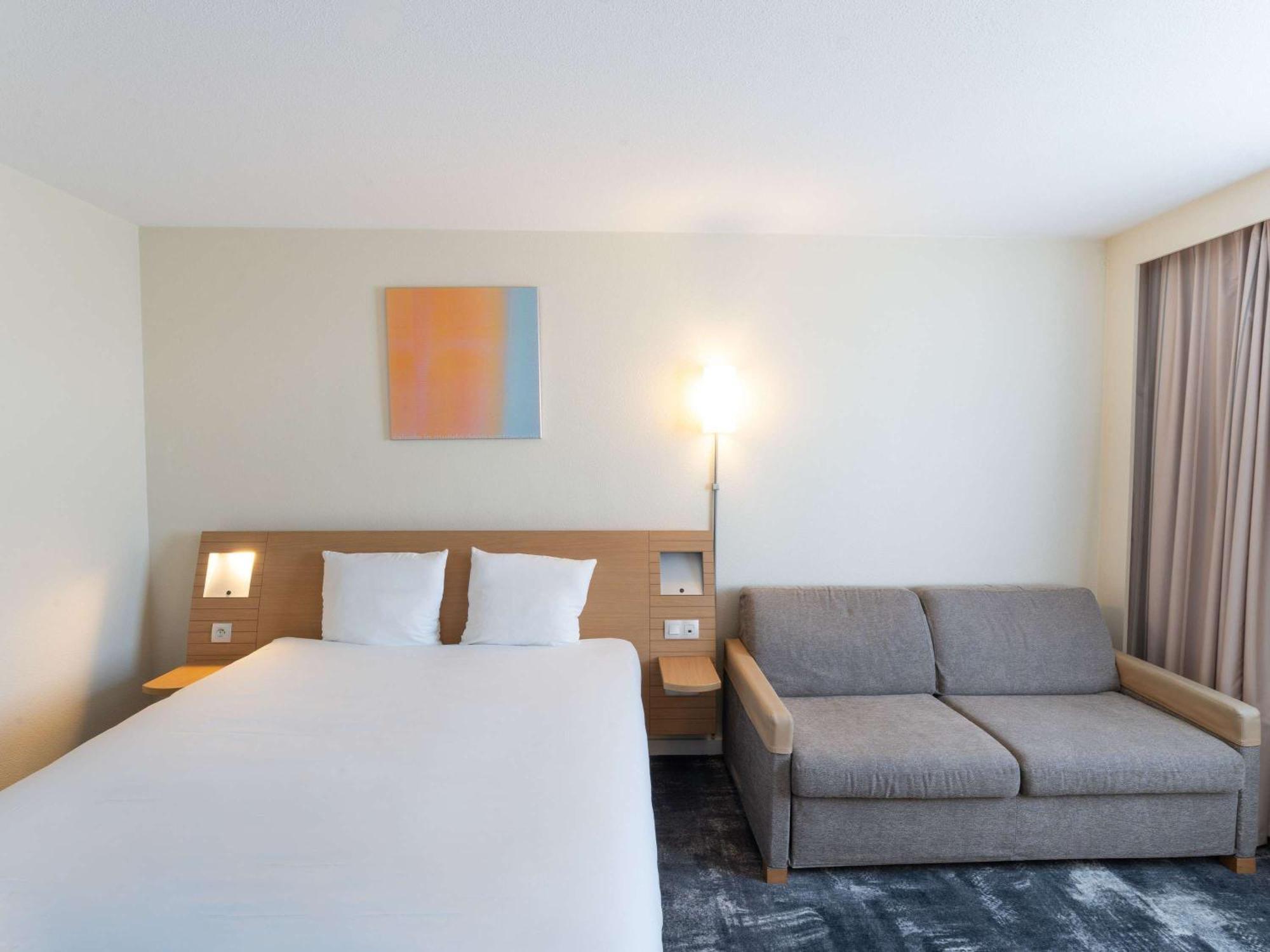 Novotel Nantes Centre Bord de Loire Extérieur photo