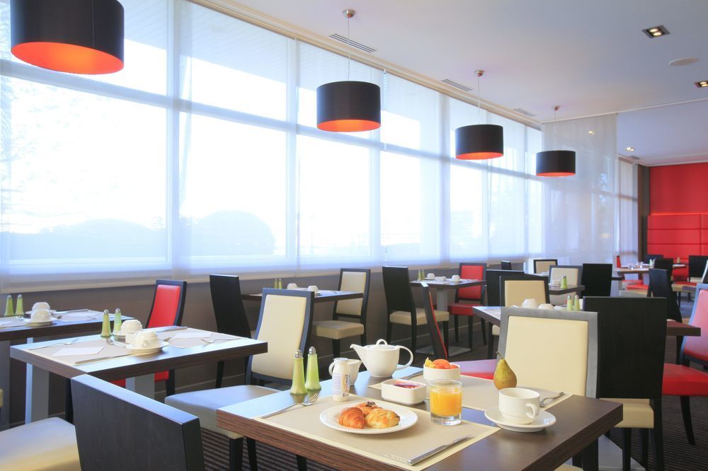 Novotel Nantes Centre Bord de Loire Extérieur photo